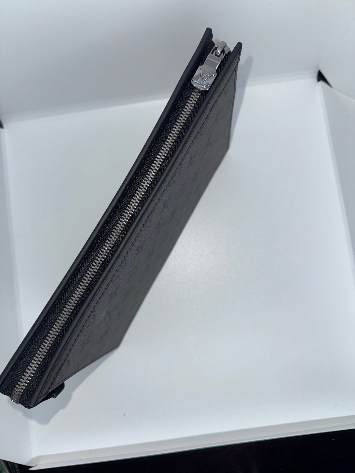 Pochette Voyage MM LV pouch