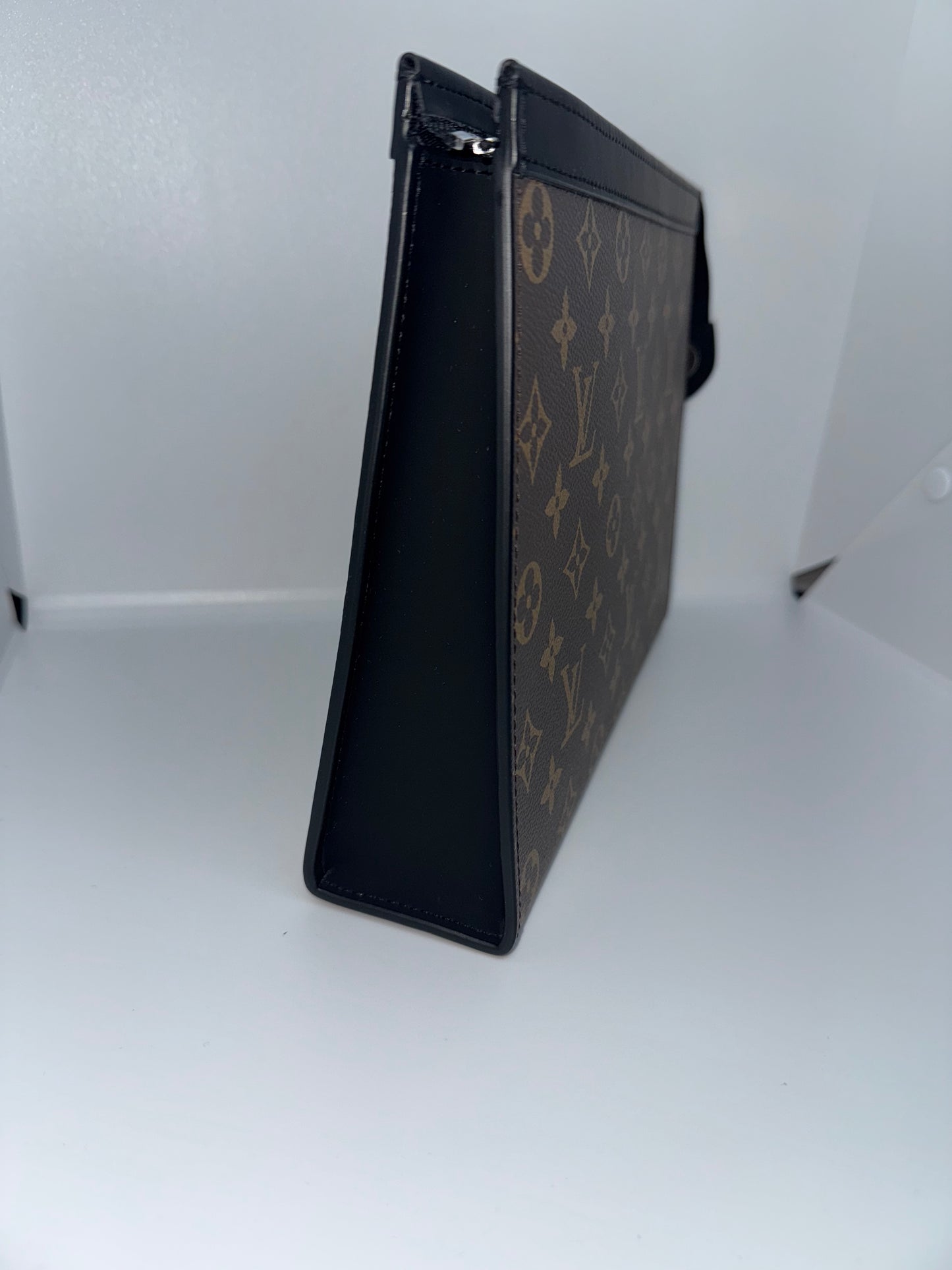 LV Pouch Pochette Voyage MM
