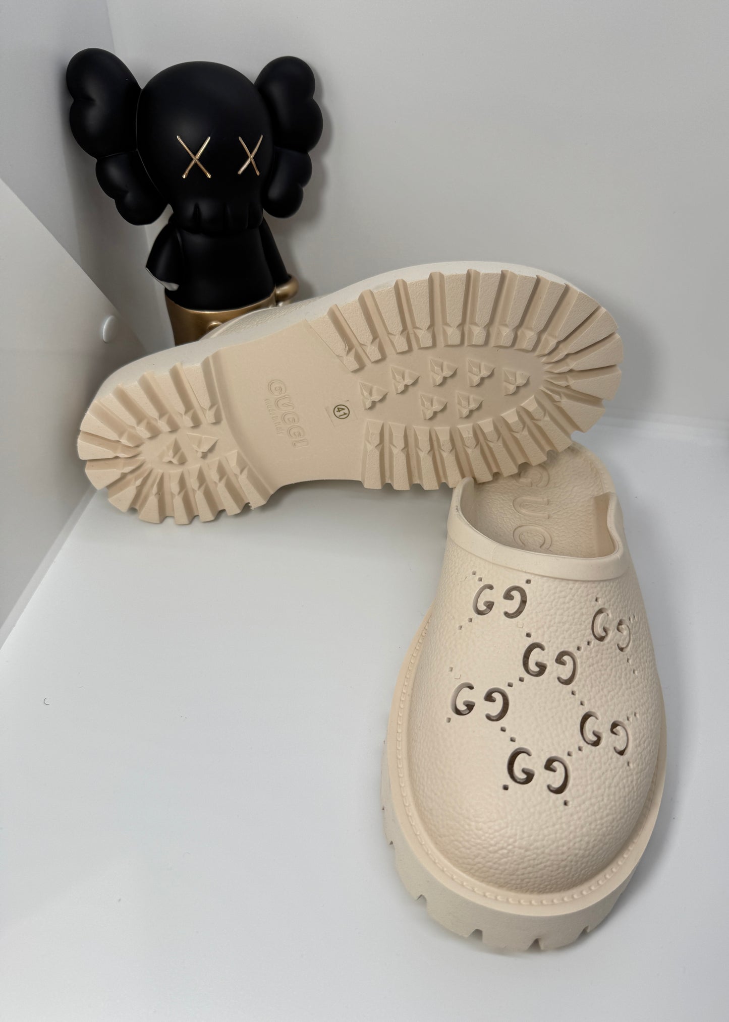 Gucci slides size 7