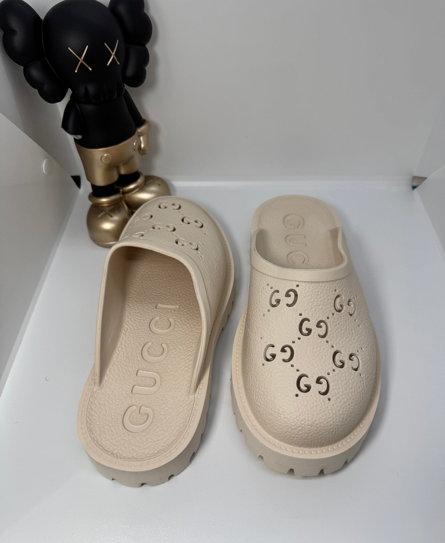 Gucci slides size 7