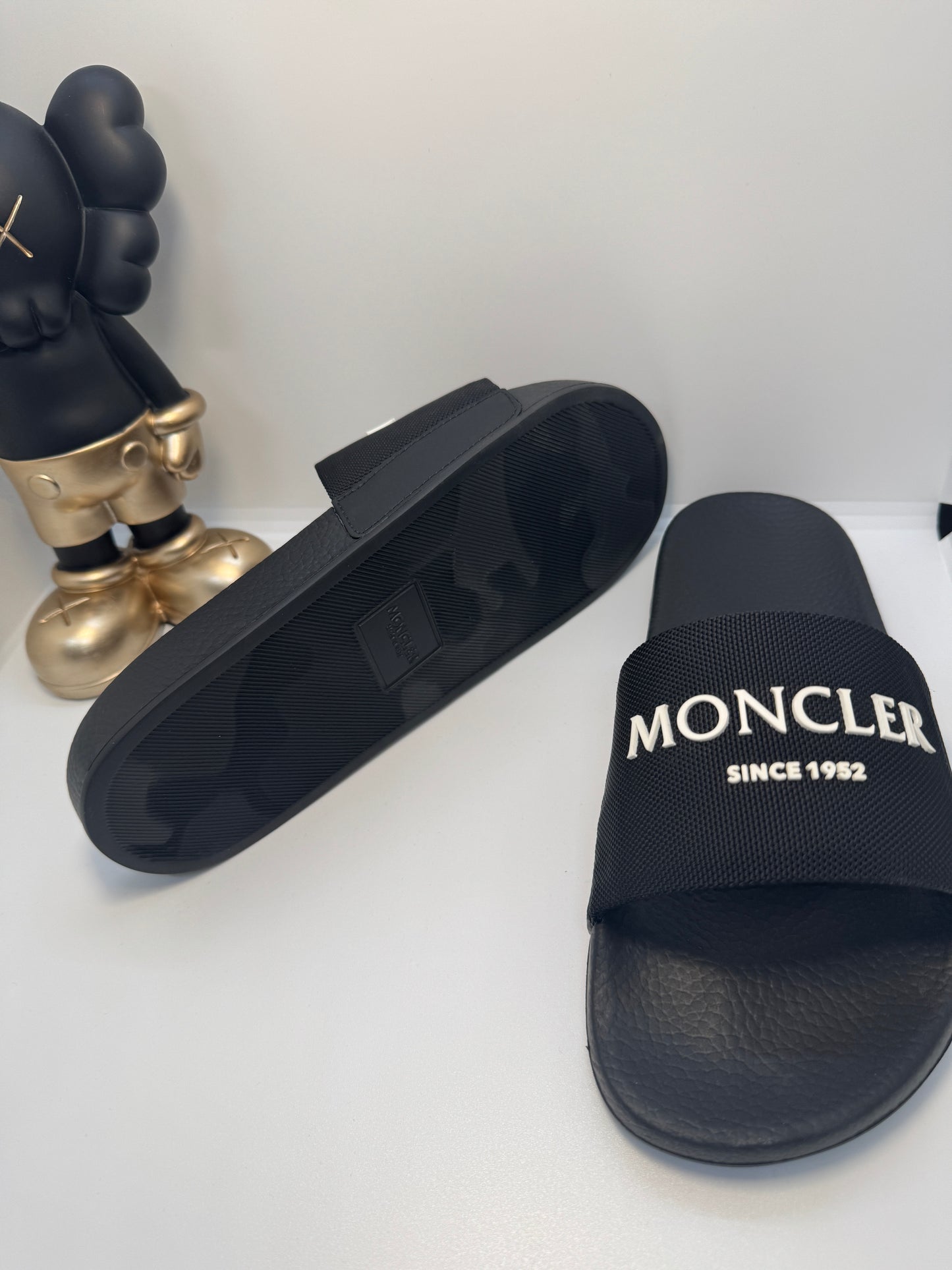 Moncler slides size 40