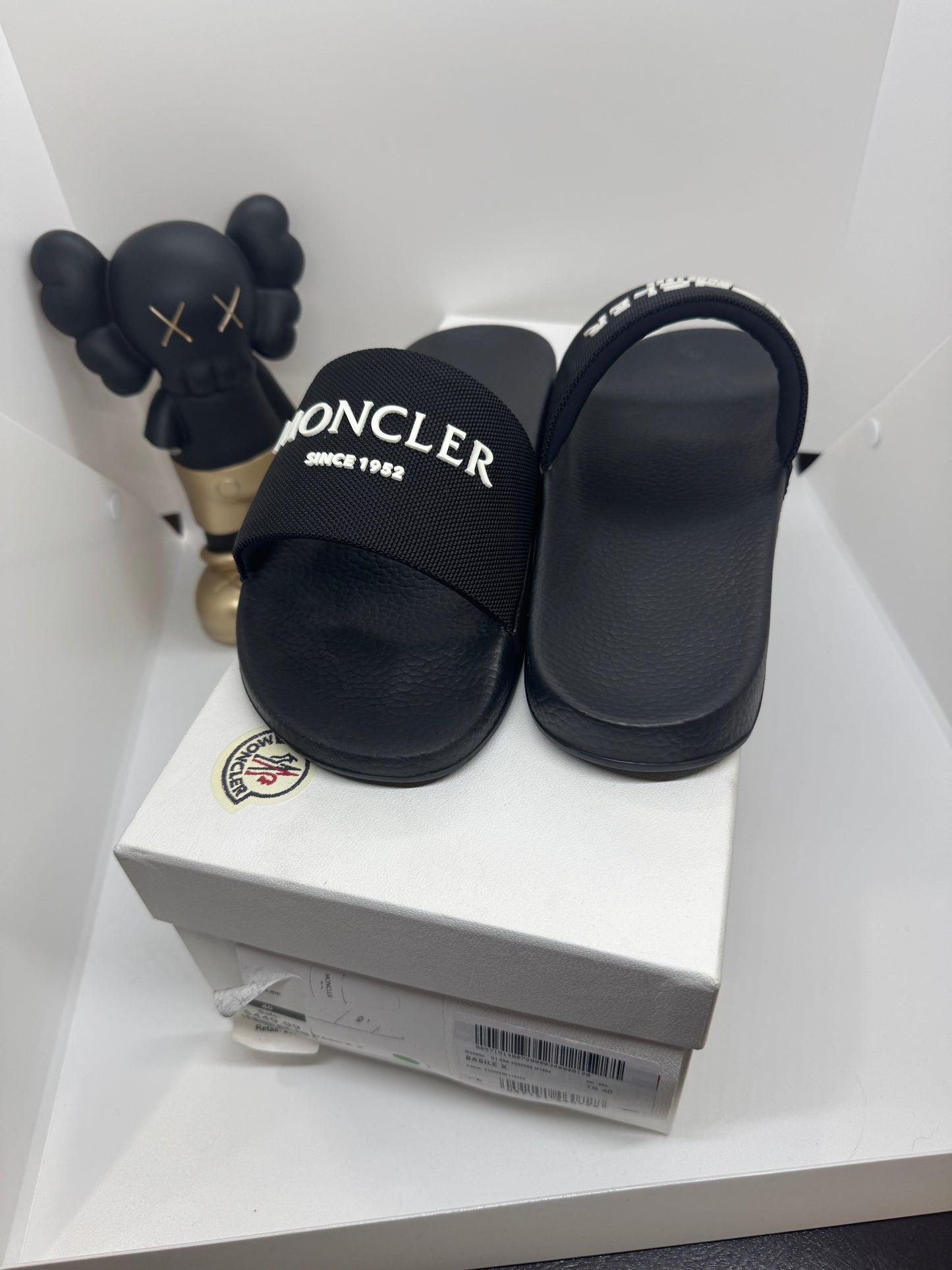 Moncler slides size 40