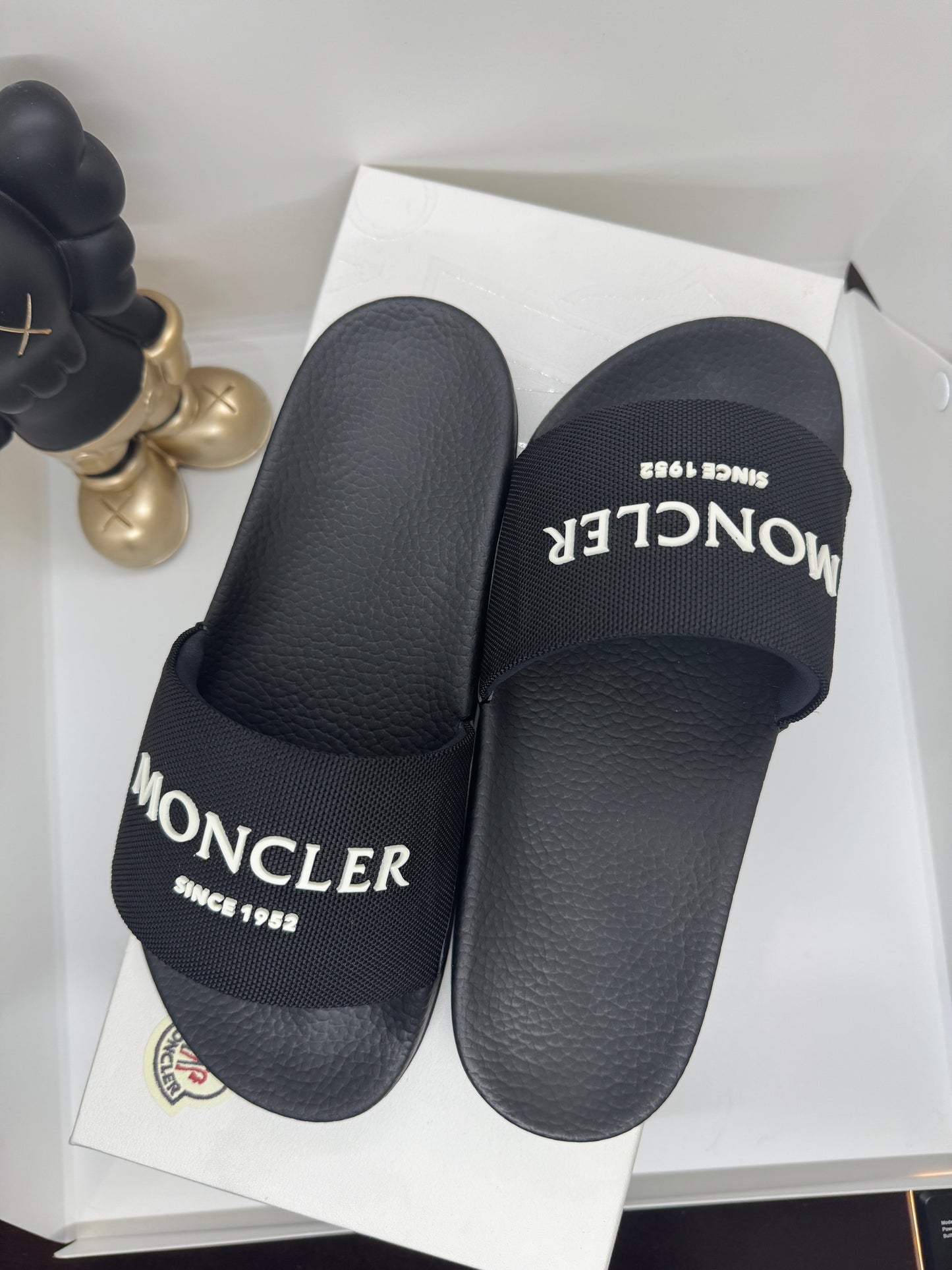 Moncler slides size 40