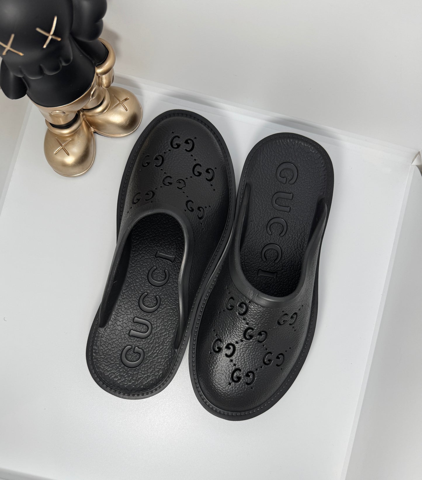 Gucci slides size 7