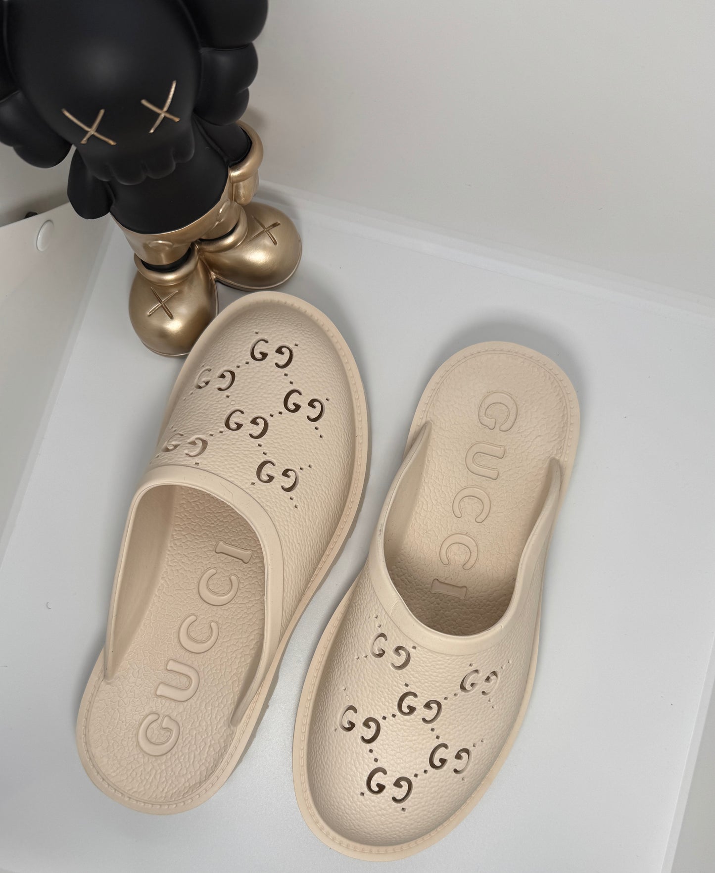 Gucci slides size 7