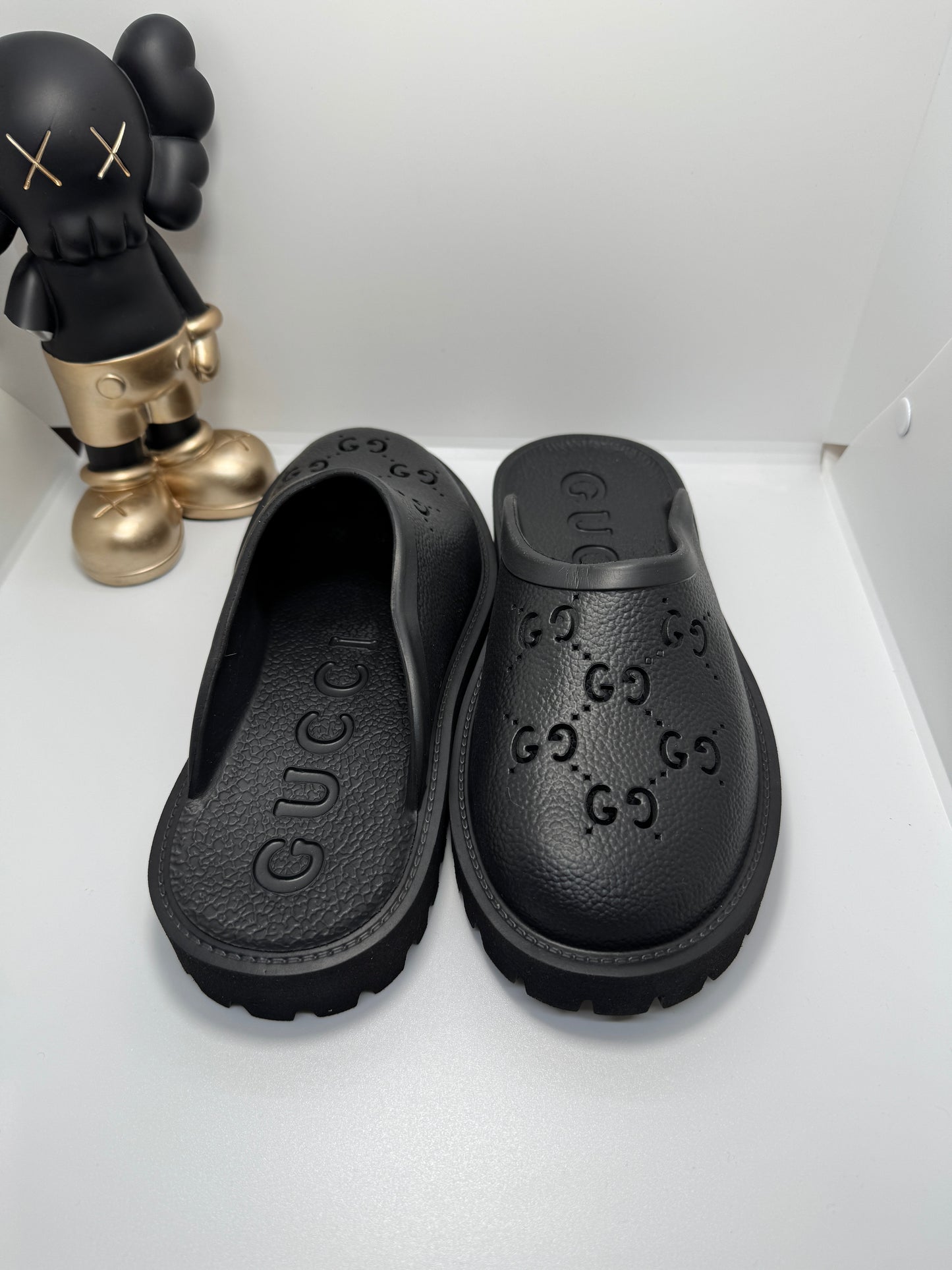 Gucci slides size 7